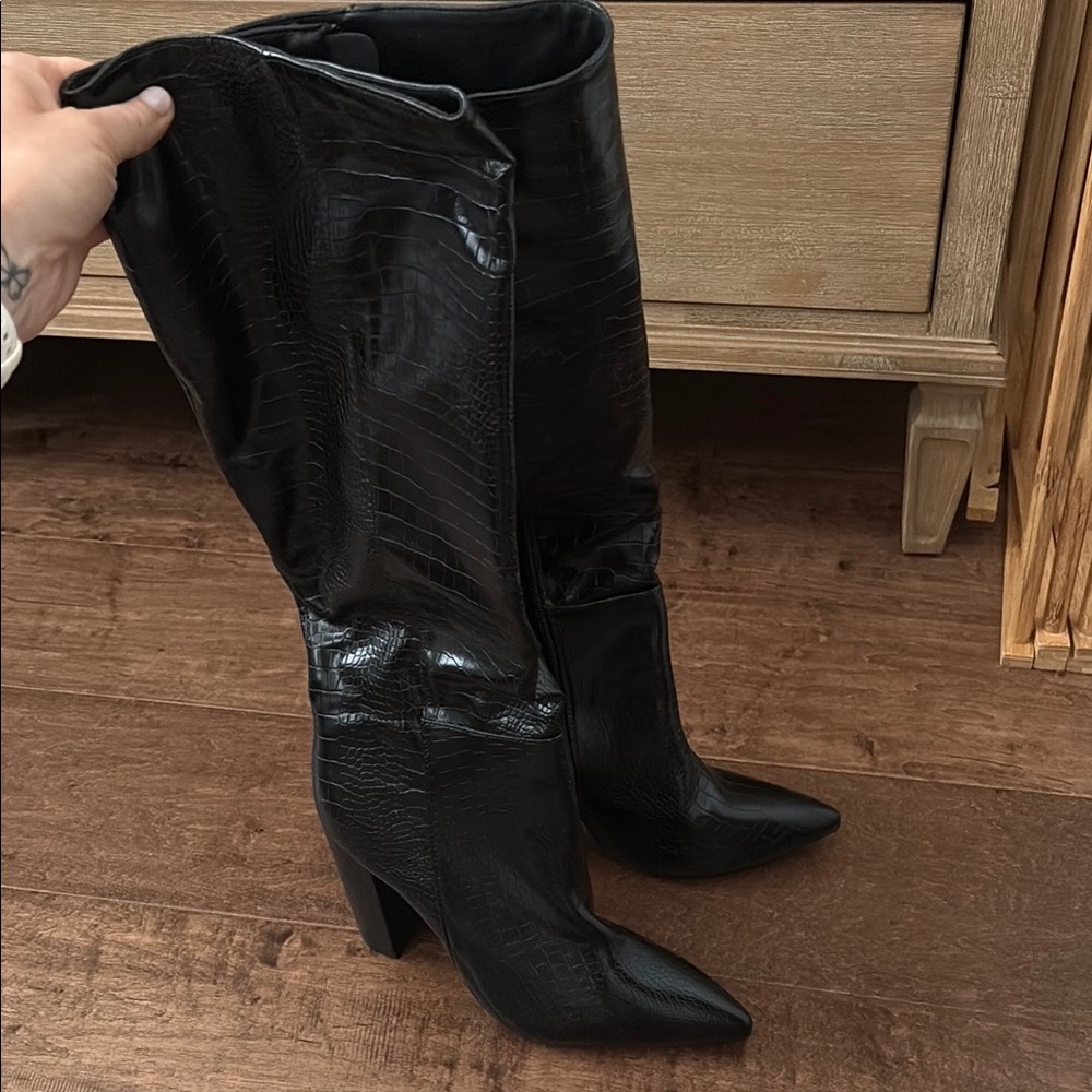 Amazon Black Heeled Boots with Sleek Design